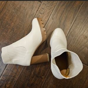 Women's White Platform Ankle Heel Boots - White/Ivory, Size 5.5